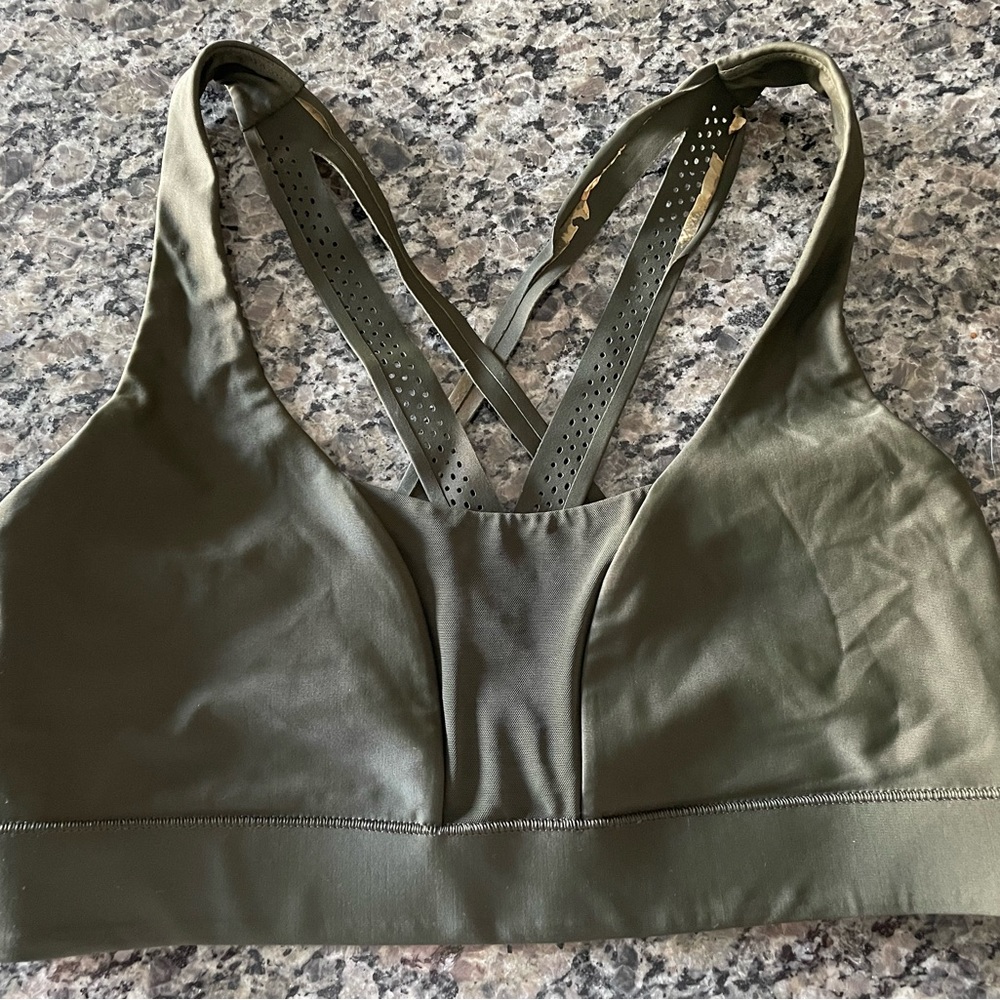 Lululemon bra size 8